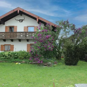 Ferienhaus Mit Garten Fuer Bis Zu 6 Personen, Rosenheim