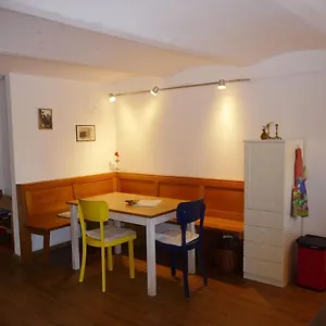 Apartment Gemütliche Ferienwohnung Im Gewölbe Bei, Rosenheim
